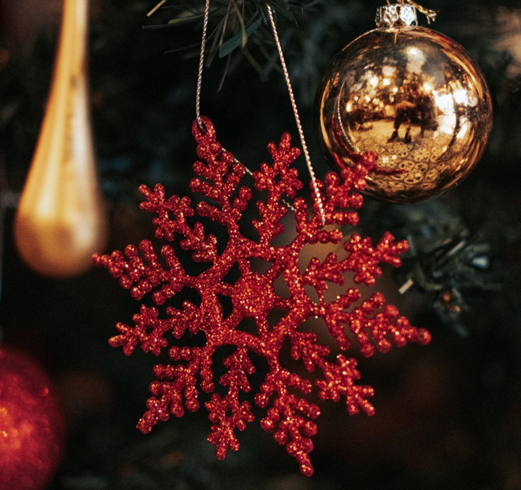 Deck the Halls with Christmas Tree Clearance: Artificial Trees for Your Company Dinner